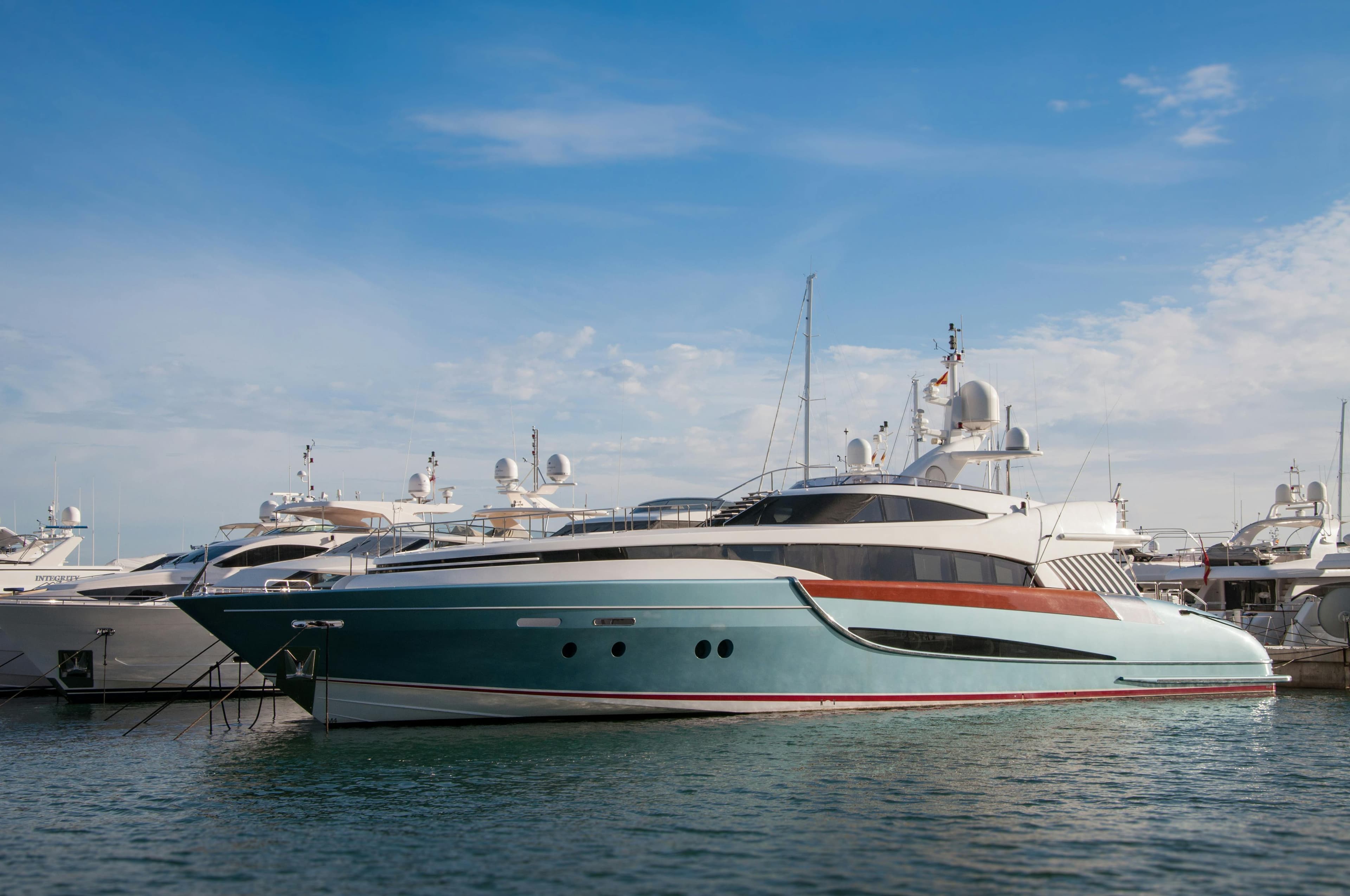 Best Places to Take a Yacht in Dubai